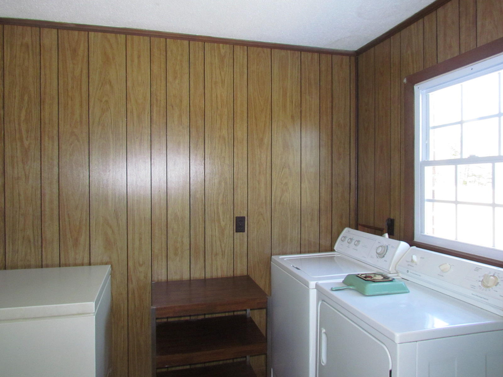 1408 Pryor Ridge Road Tracy City, TN 37387 - Photo 12 of 32 Laundry room.JPG