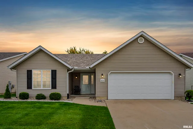 $229,900 | 2037 Villa Pines Circle, Carbon Cliff, IL 61239