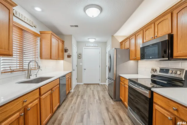 $229,900 | 2037 Villa Pines Circle, Carbon Cliff, IL 61239