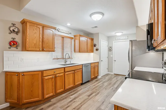 $229,900 | 2037 Villa Pines Circle, Carbon Cliff, IL 61239