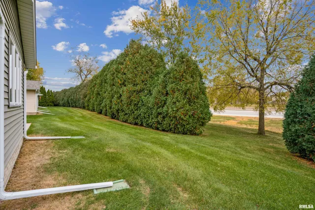 $229,900 | 2037 Villa Pines Circle, Carbon Cliff, IL 61239