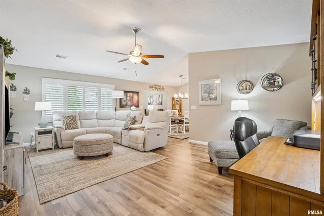 $229,900 | 2037 Villa Pines Circle, Carbon Cliff, IL 61239