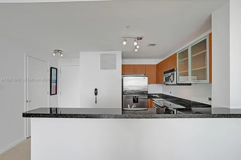 $515,000 | 725 Northeast 22nd Street, Unit 8B, Miami, FL 33137