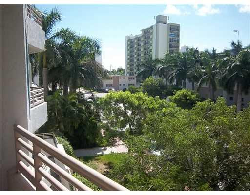 1401 Bay Road, Unit 302 Miami Beach, FL 33139 - Photo 16 of 19 Exterior Front