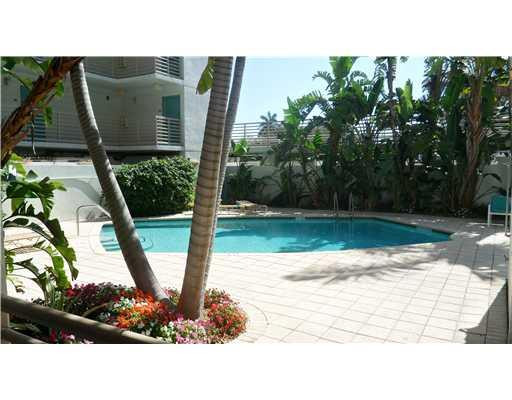 1401 Bay Road, Unit 302 Miami Beach, FL 33139 - Photo 19 of 19 Exterior Front
