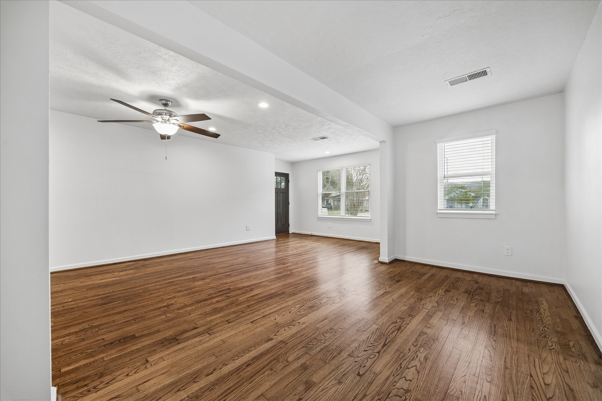 7515 Magnolia Street Houston, TX 77023 - Photo 7 of 16 This spacious flex room (15×7) adjoins the main living area and features beautiful hardwood flooring and recessed lighting. Its versatile layout makes it ideal for a formal dining space, a cozy sitting area, or a dedicated study. The room’s size and openness offer endless possibilities to tailor the space to your lifestyle and needs.