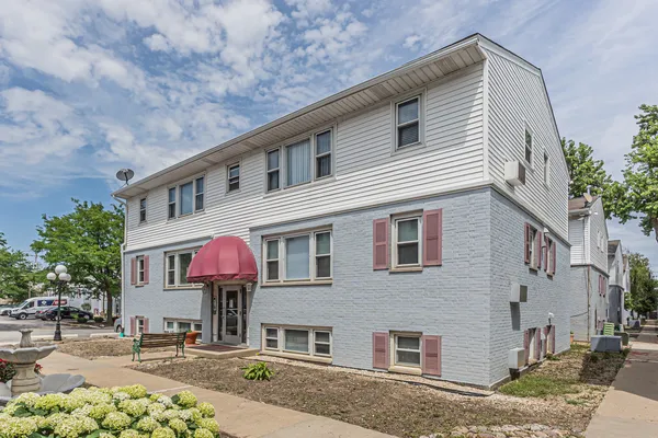 $1,500 | 9449 Kelvin Lane, Unit 2883, Schiller Park, IL 60176