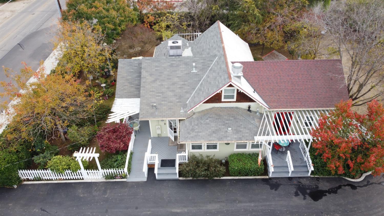523 North Buttonwillow Avenue Reedley, CA 93654 - Photo 11 of 85 Aerial view of the main house & lovely grounds