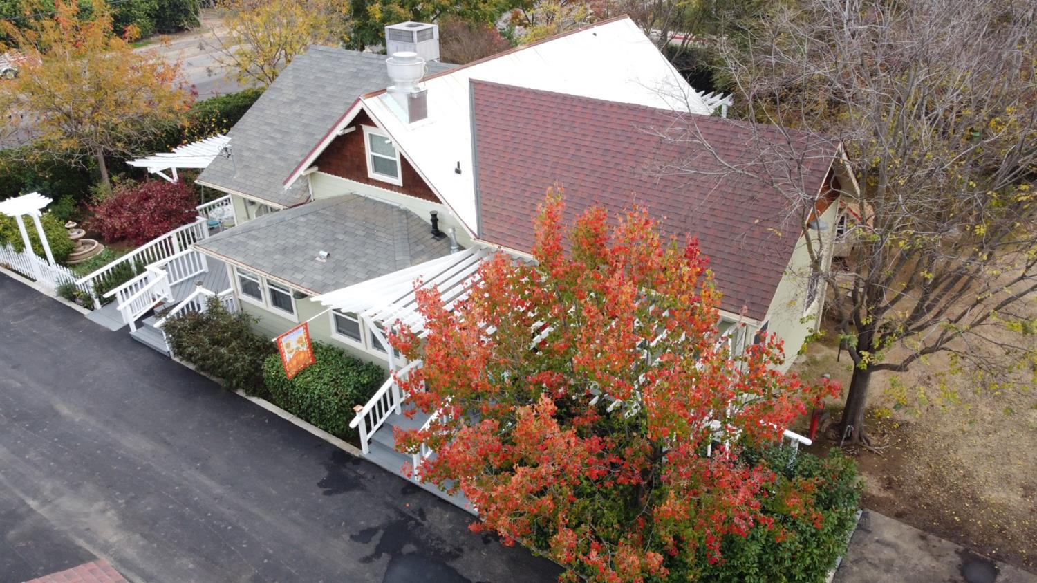 523 North Buttonwillow Avenue Reedley, CA 93654 - Photo 12 of 85 Just beautiful fall foliage colors.....