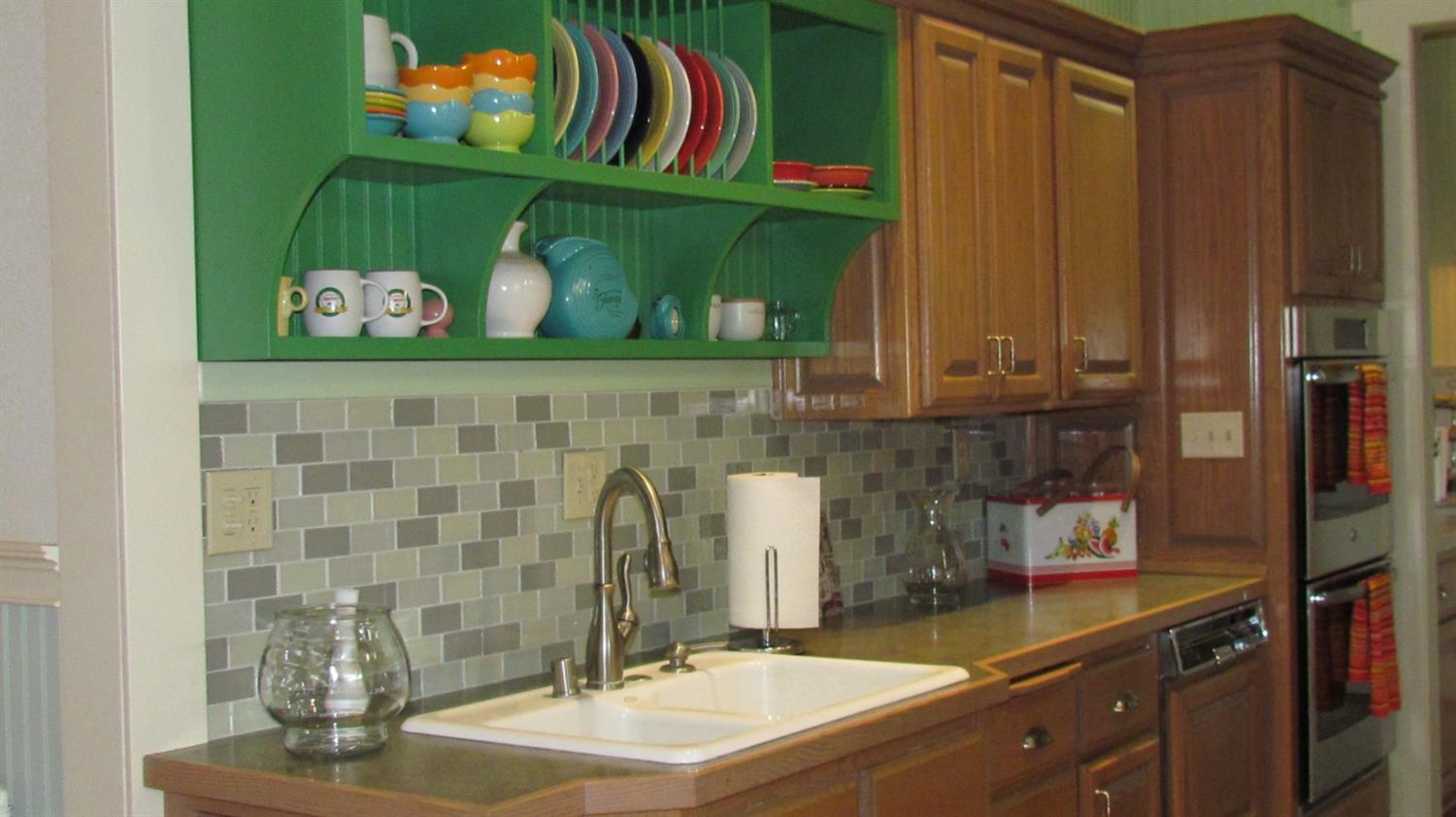 523 North Buttonwillow Avenue Reedley, CA 93654 - Photo 22 of 85 Gorgeously updated kitchen that kept the integrity of the past....