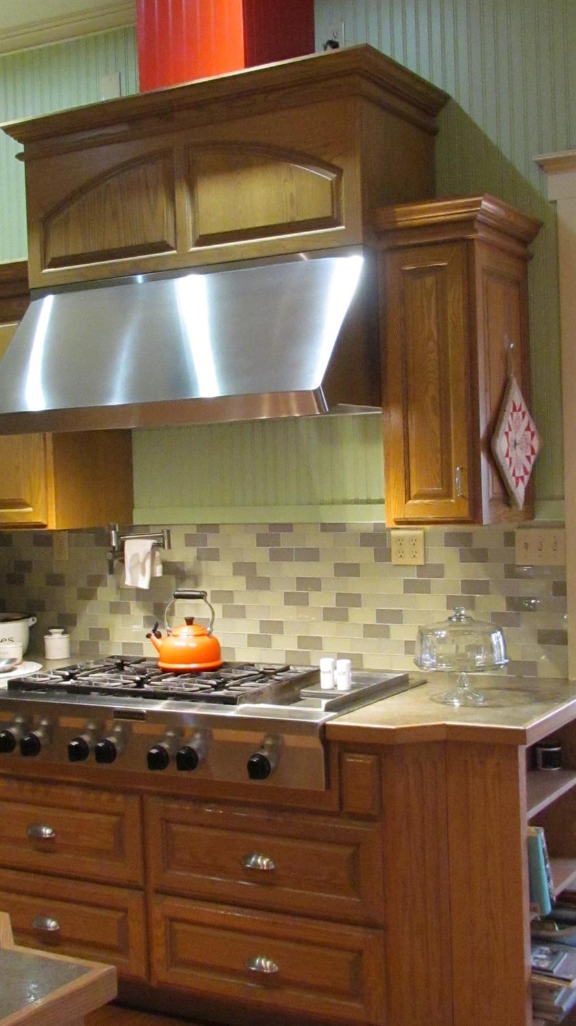 523 North Buttonwillow Avenue Reedley, CA 93654 - Photo 26 of 85 Commercial exhaust fan with 6 burner commerical cooktop.....
