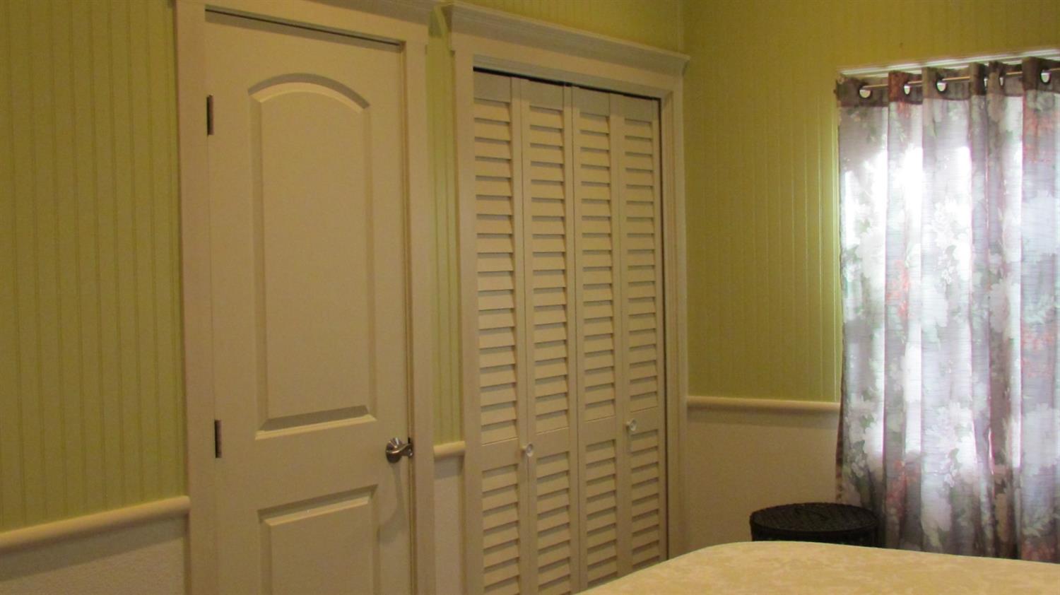 523 North Buttonwillow Avenue Reedley, CA 93654 - Photo 44 of 85 Closet area & door to the master bath.....
