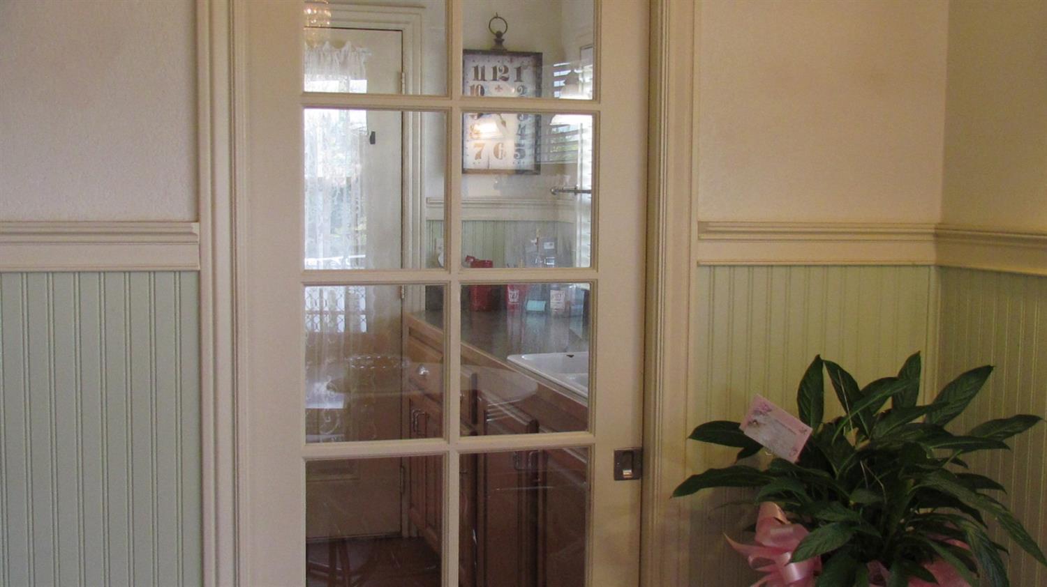 523 North Buttonwillow Avenue Reedley, CA 93654 - Photo 49 of 85 Beautiful french door leads to the laundry room