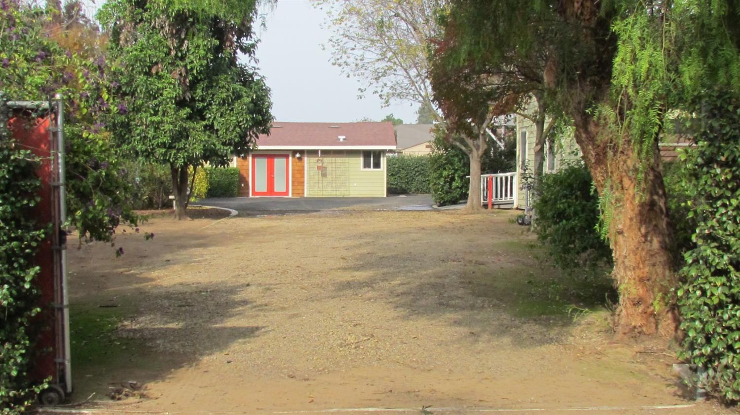523 North Buttonwillow Avenue Reedley, CA 93654 - Photo 56 of 85 Another view of the rear yard to the guest house.....plenty of room for potential rv storage....