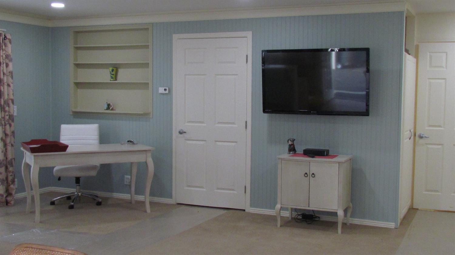 523 North Buttonwillow Avenue Reedley, CA 93654 - Photo 61 of 85 Plenty of room in this living room area.....