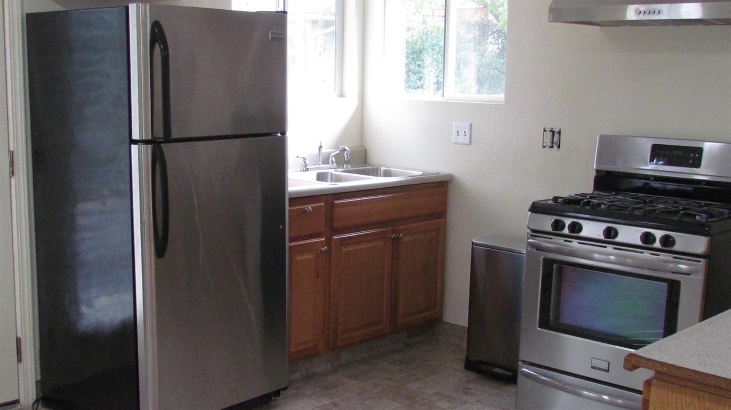 523 North Buttonwillow Avenue Reedley, CA 93654 - Photo 62 of 85 Guest house kitchen with gas stove & refrigerator included....