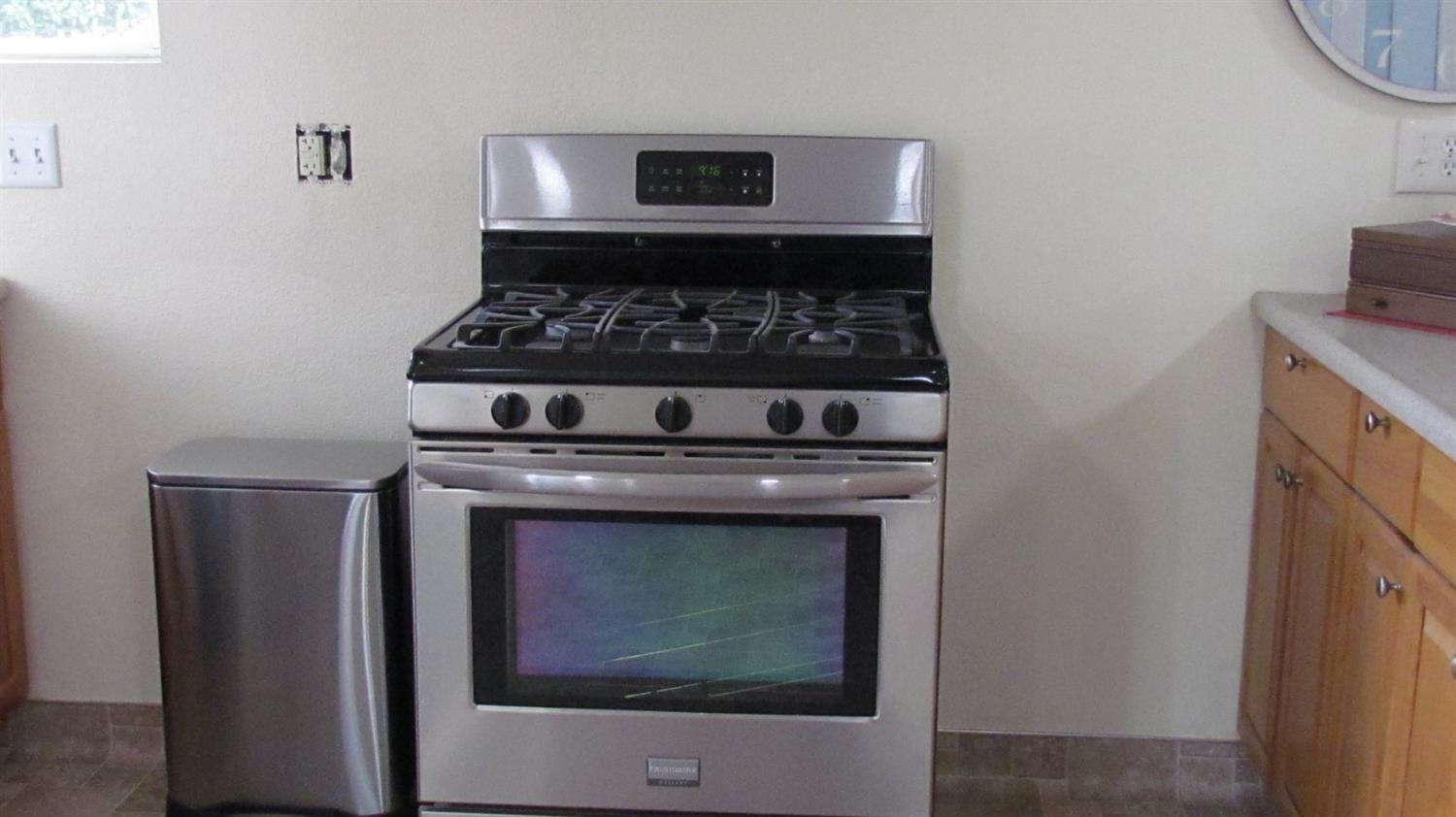 523 North Buttonwillow Avenue Reedley, CA 93654 - Photo 63 of 85 Freestanding gas stove is included.....