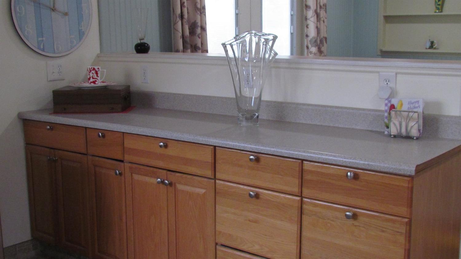 523 North Buttonwillow Avenue Reedley, CA 93654 - Photo 64 of 85 Plenty of work countertop space in this kitchen..