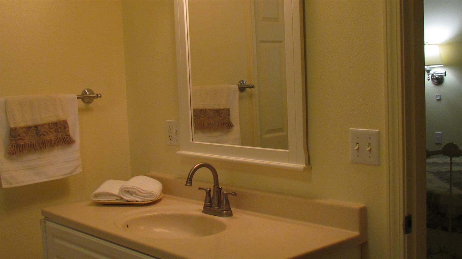 523 North Buttonwillow Avenue Reedley, CA 93654 - Photo 68 of 85 Private bath in the guest cottage....