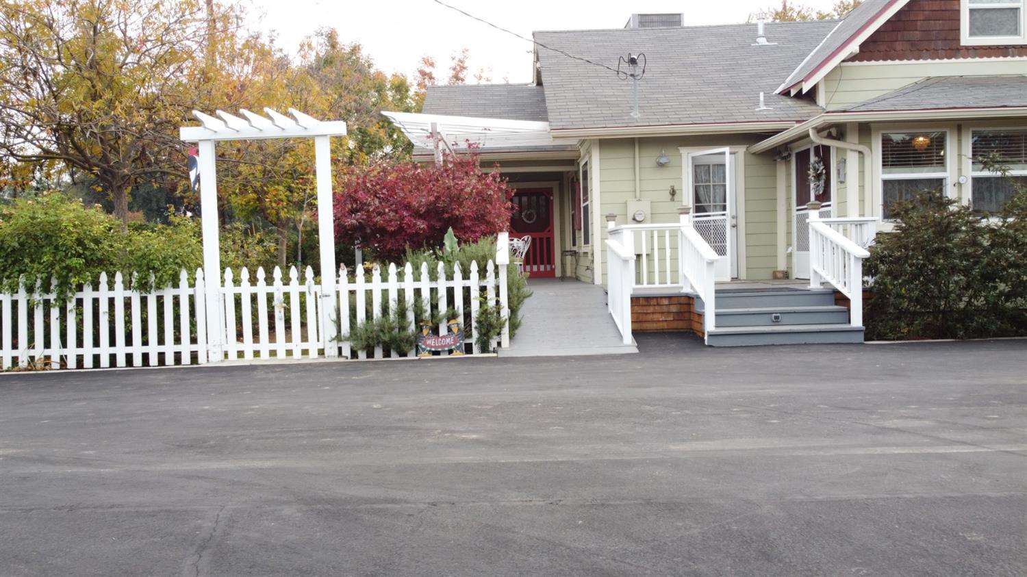 523 North Buttonwillow Avenue Reedley, CA 93654 - Photo 8 of 85 Come on in to see this lovingly restored home from an era gone by....