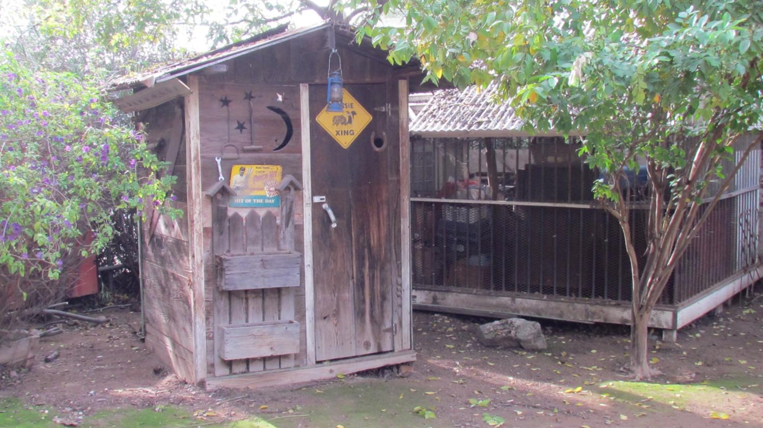 523 North Buttonwillow Avenue Reedley, CA 93654 - Photo 81 of 85 Even your own private outhouse (used as storage for yor gardening tools ;-)