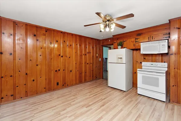 a view of a storage & utility room with washer and dryer