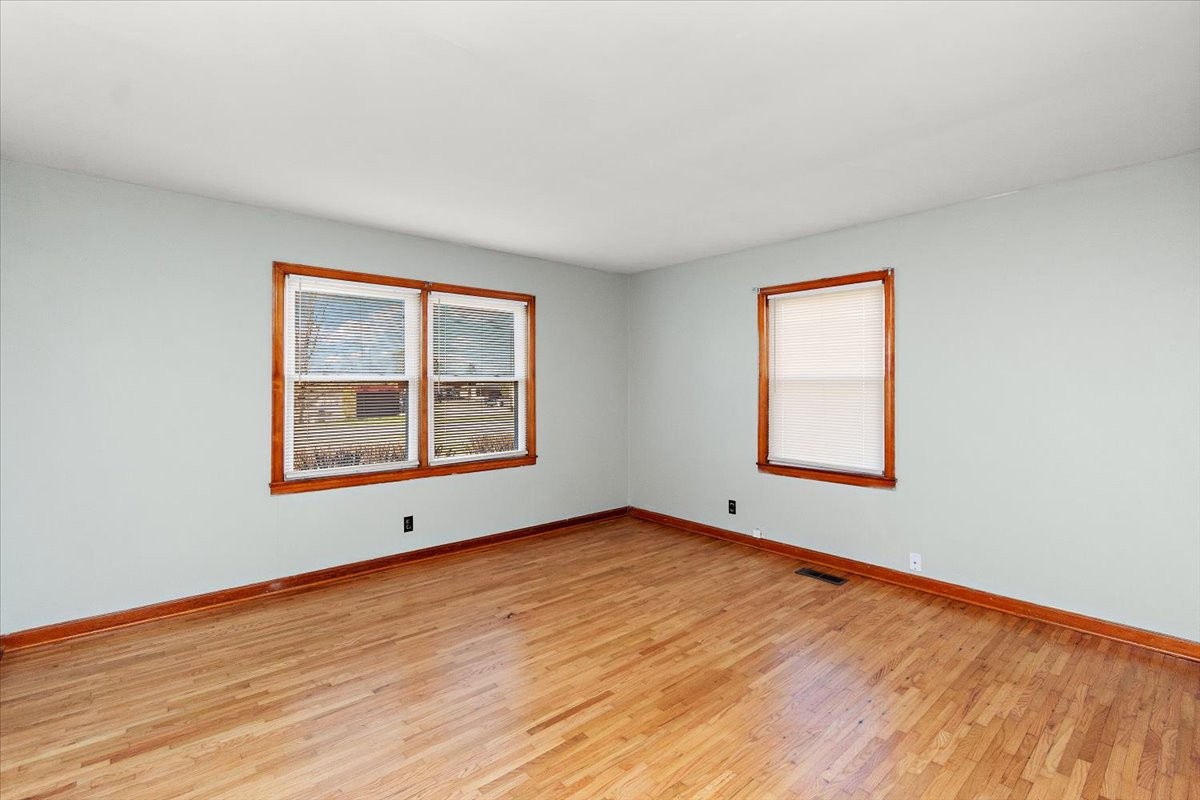 1087 Woods Ferry Road Gallatin, TN 37066 - Photo 15 of 30 an empty room with a window