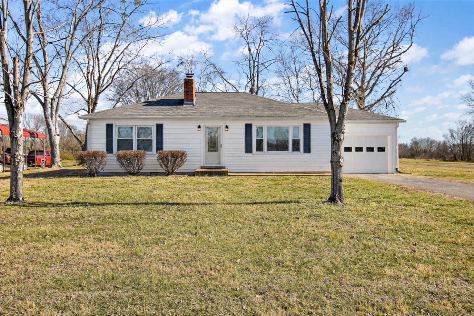 1087 Woods Ferry Road Gallatin, TN 37066 - Photo 2 of 30 a front view of house with yard and trees around