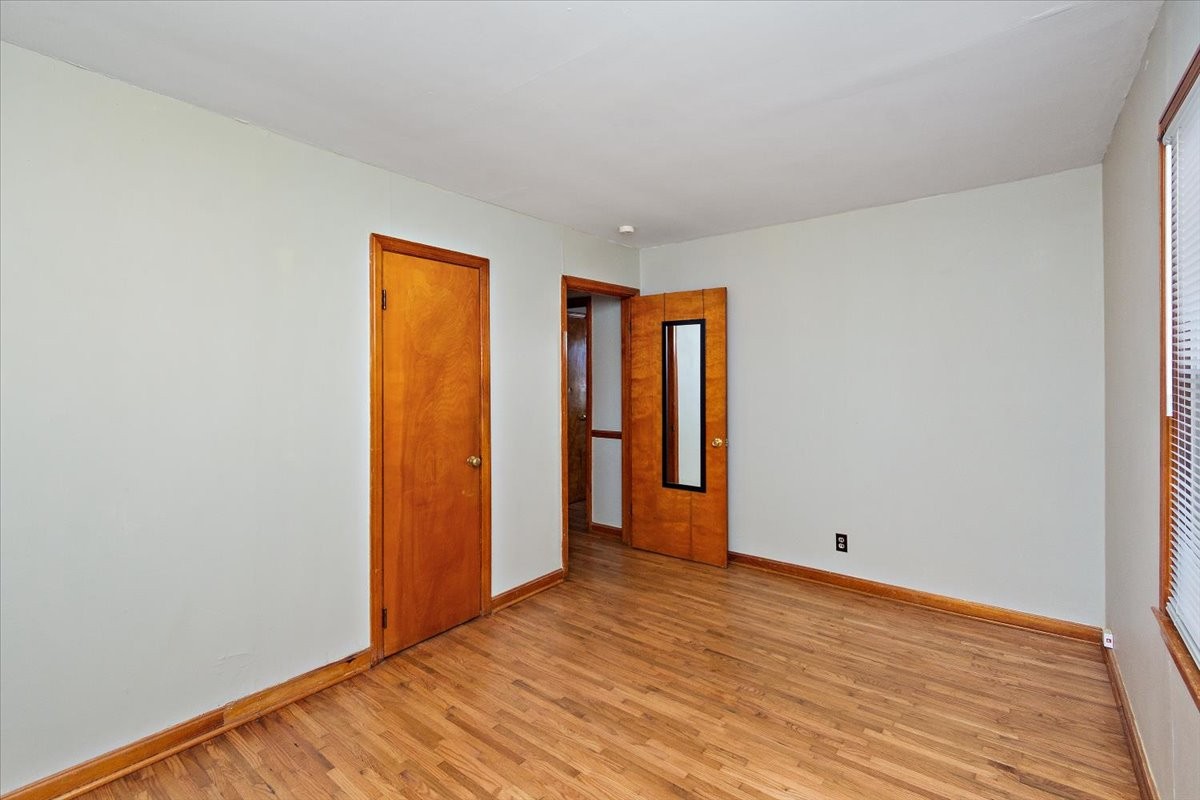 1087 Woods Ferry Road Gallatin, TN 37066 - Photo 21 of 30 an empty room with wooden floor and closet