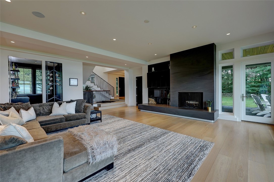 35 Fessenden Road Barrington, RI 02806 - Photo 14 of 50