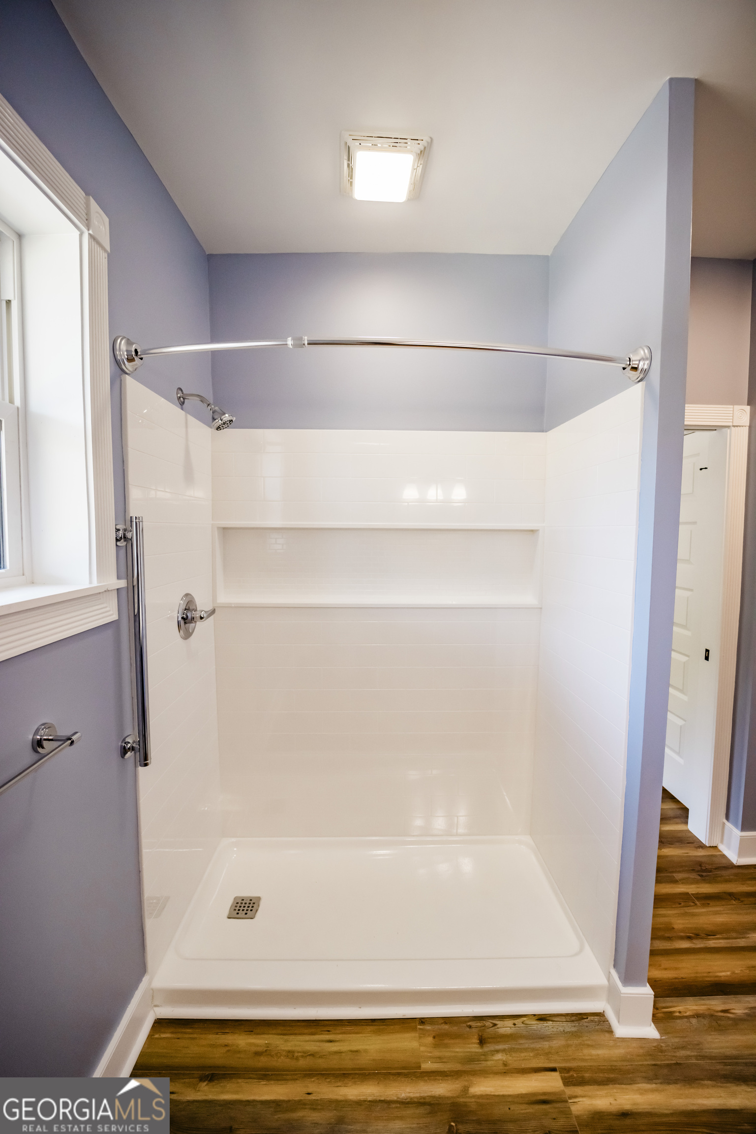 210 West 8th Street, Unit 1 Tifton, GA 31794 - Photo 21 of 23 a bathroom with a bath tub