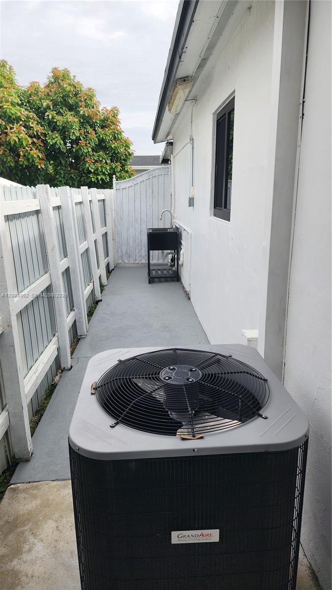 8701 Southwest 36th Street Miami, FL 33165 - Photo 3 of 24