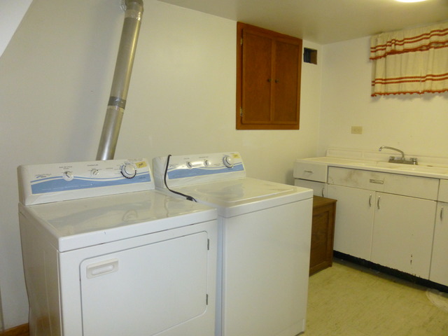 4533 Butterfield Road Hillside, IL 60162 - Photo 14 of 24 a utility room with dryer and washer