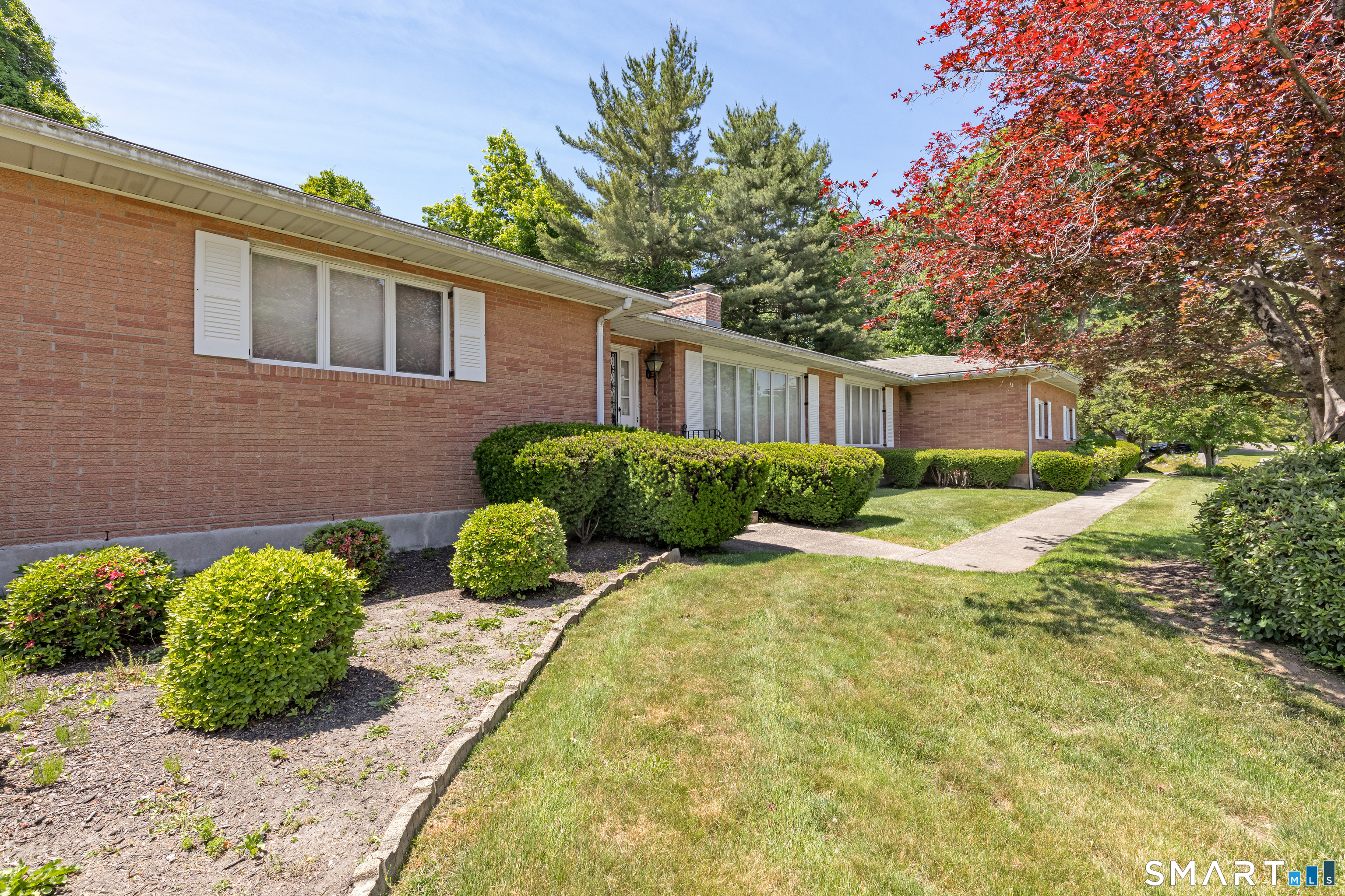 319 Maybrook Road Waterbury, CT 06708 - Photo 3 of 40