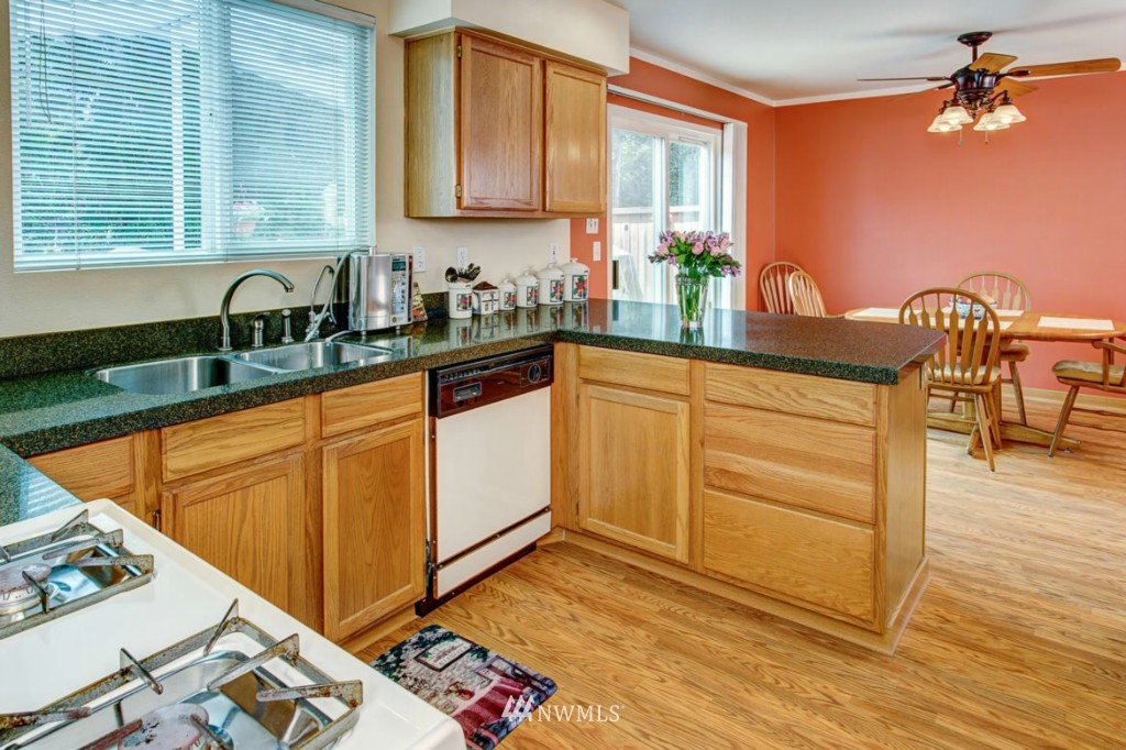 2312 208th Place Southeast Bothell, WA 98021 - Photo 7 of 21