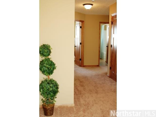 1354 Ridge Lane Shakopee, MN 55379 - Photo 8 of 14 Gallery Image 8