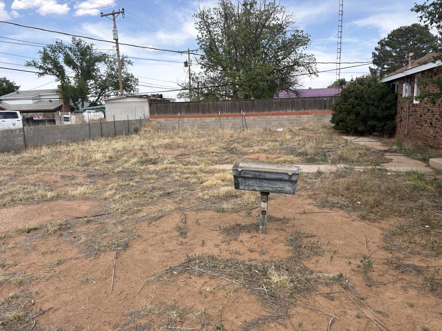 916 16th Street Seagraves, TX 79359 - Photo 14 of 14 Backyard