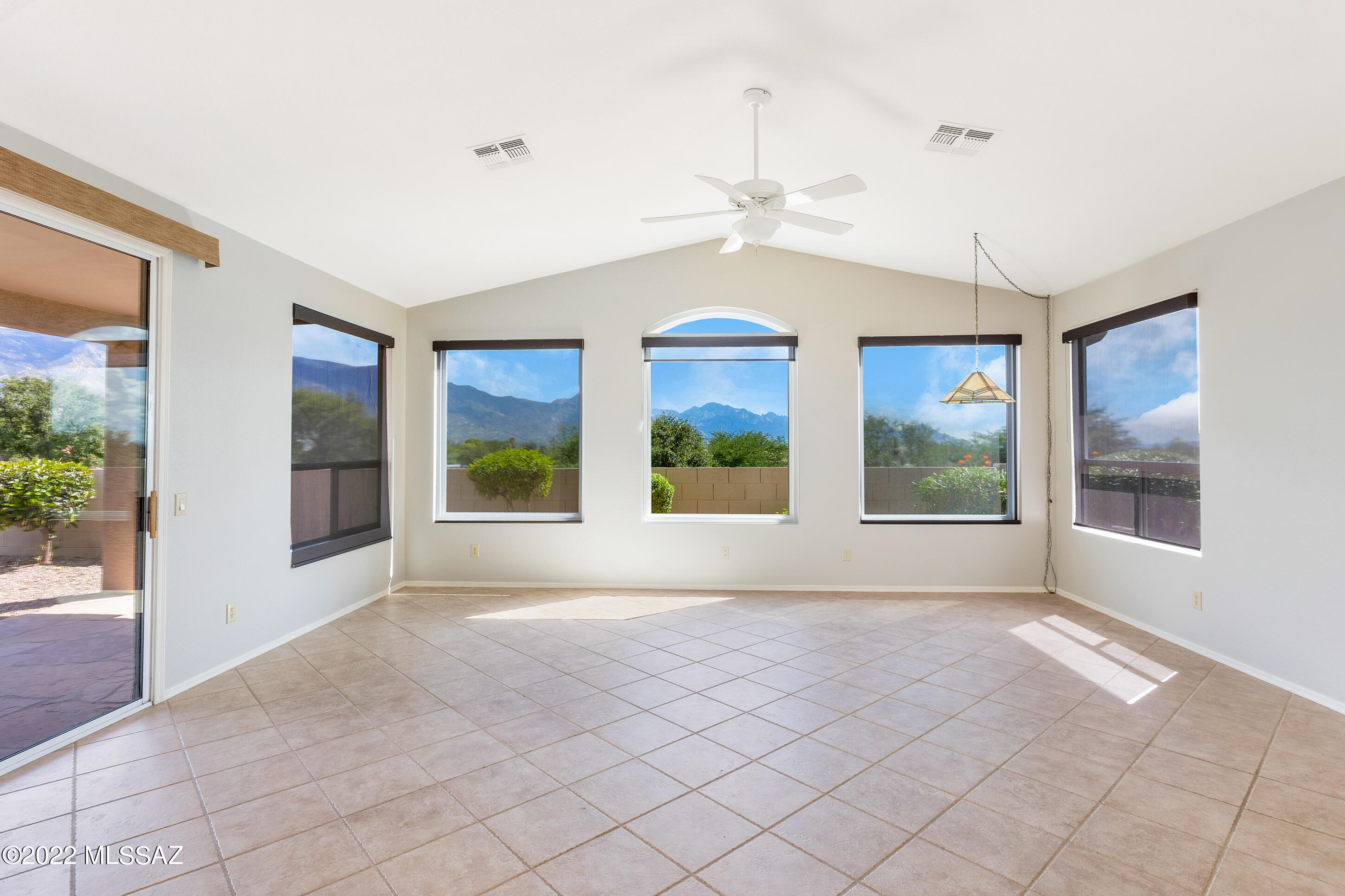 64375 East Wind Ridge Circle Tucson, AZ 85739 - Photo 8 of 38