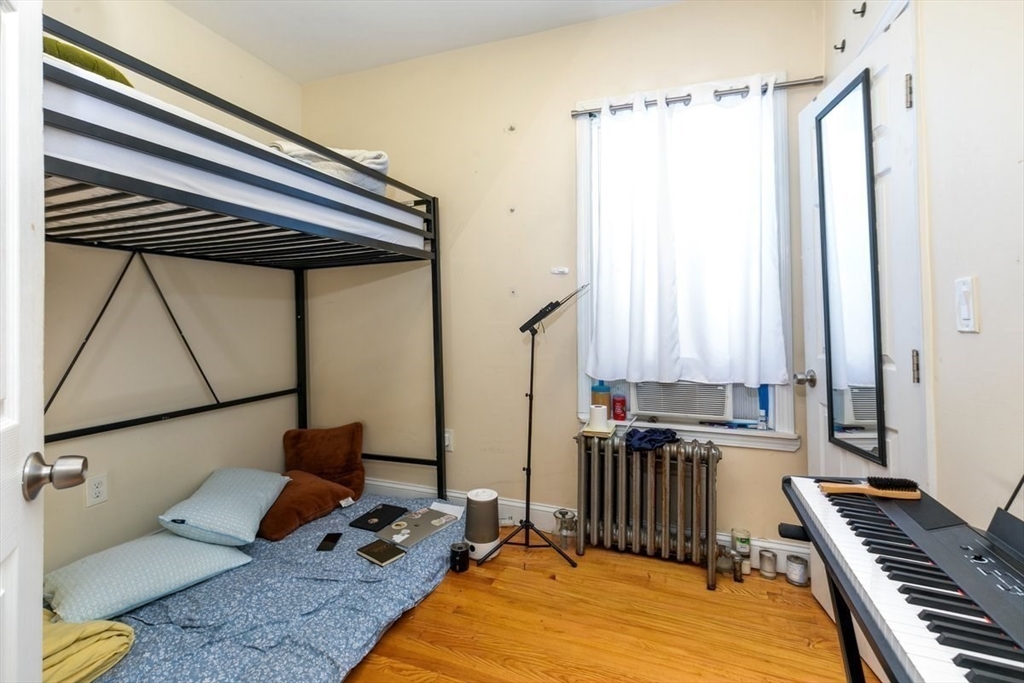 187 Highland Street Boston, MA 02119 - Photo 16 of 21 a room with musical instruments