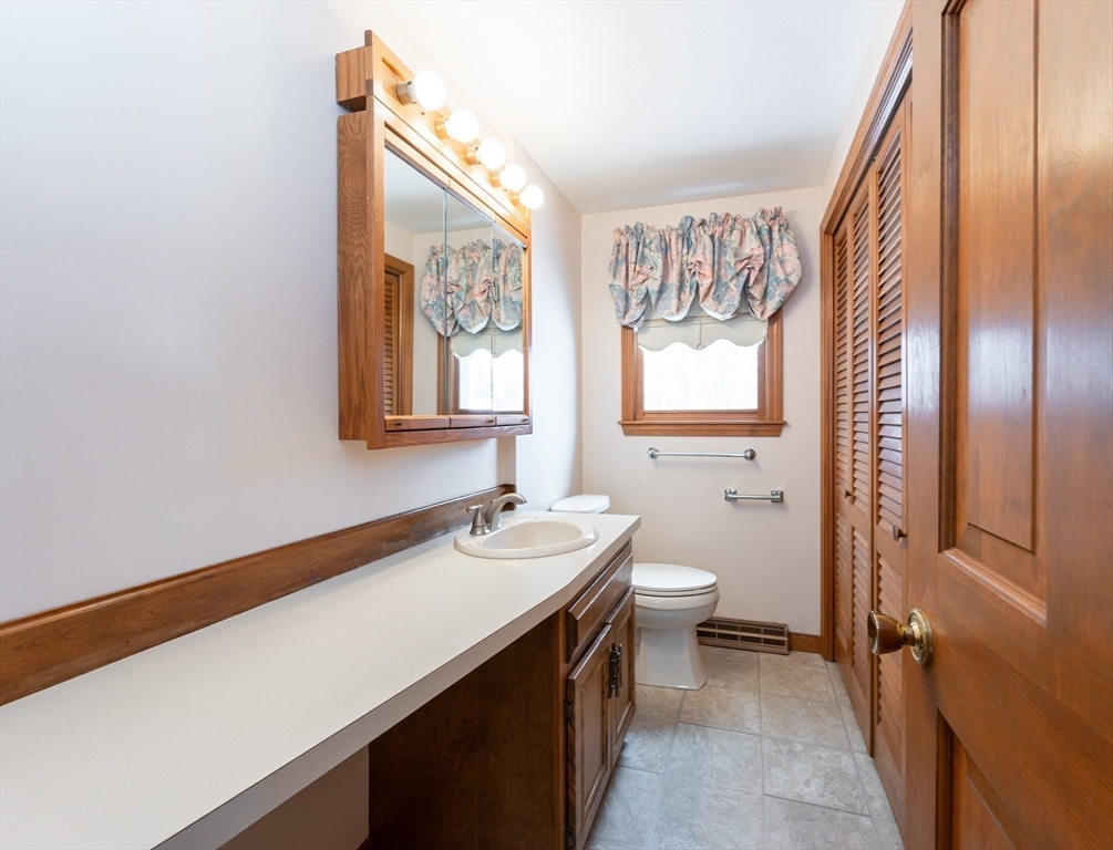 28 Bridal Path Road Dracut, MA 01826 - Photo 12 of 39