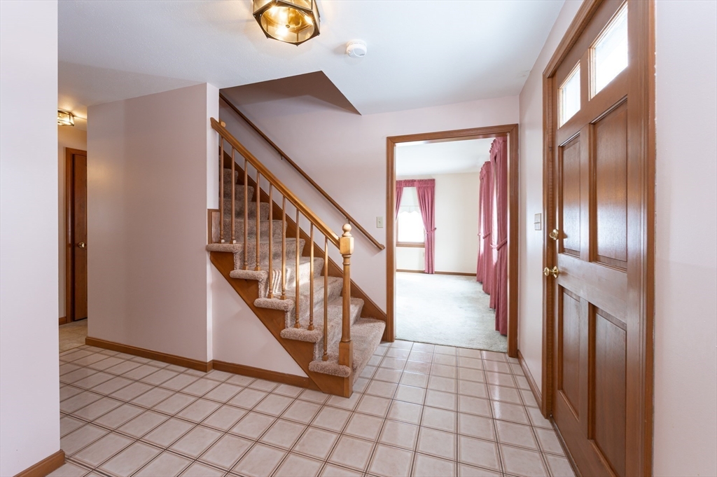 28 Bridal Path Road Dracut, MA 01826 - Photo 15 of 39