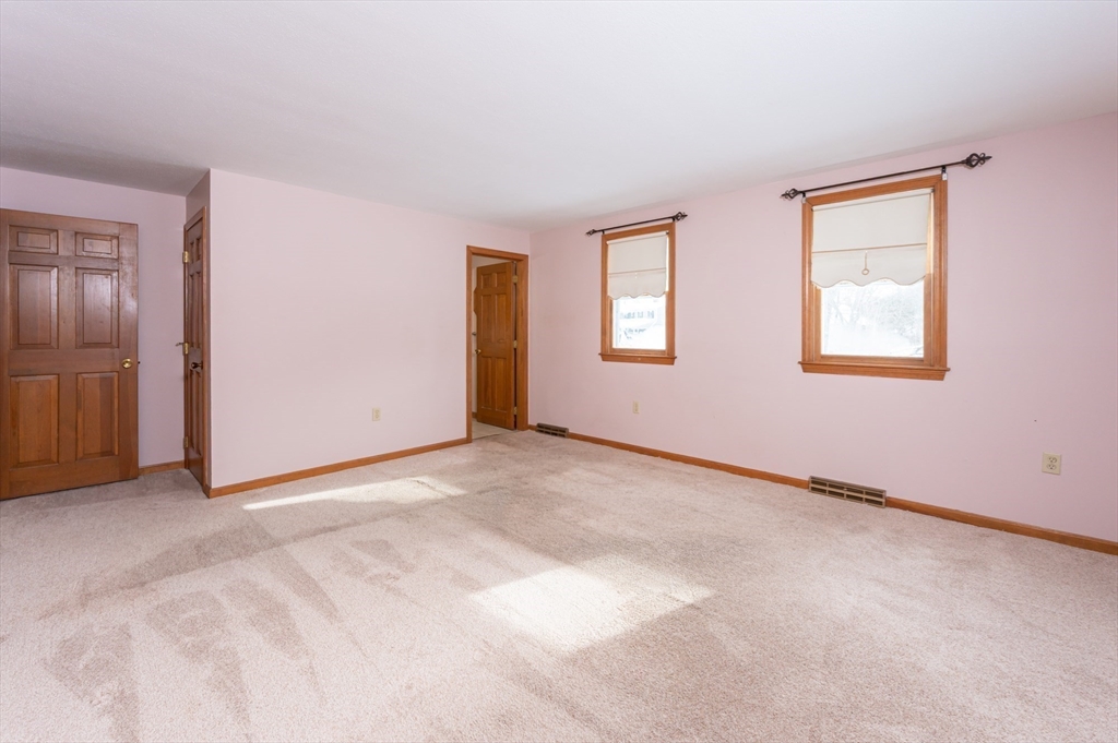 28 Bridal Path Road Dracut, MA 01826 - Photo 16 of 39