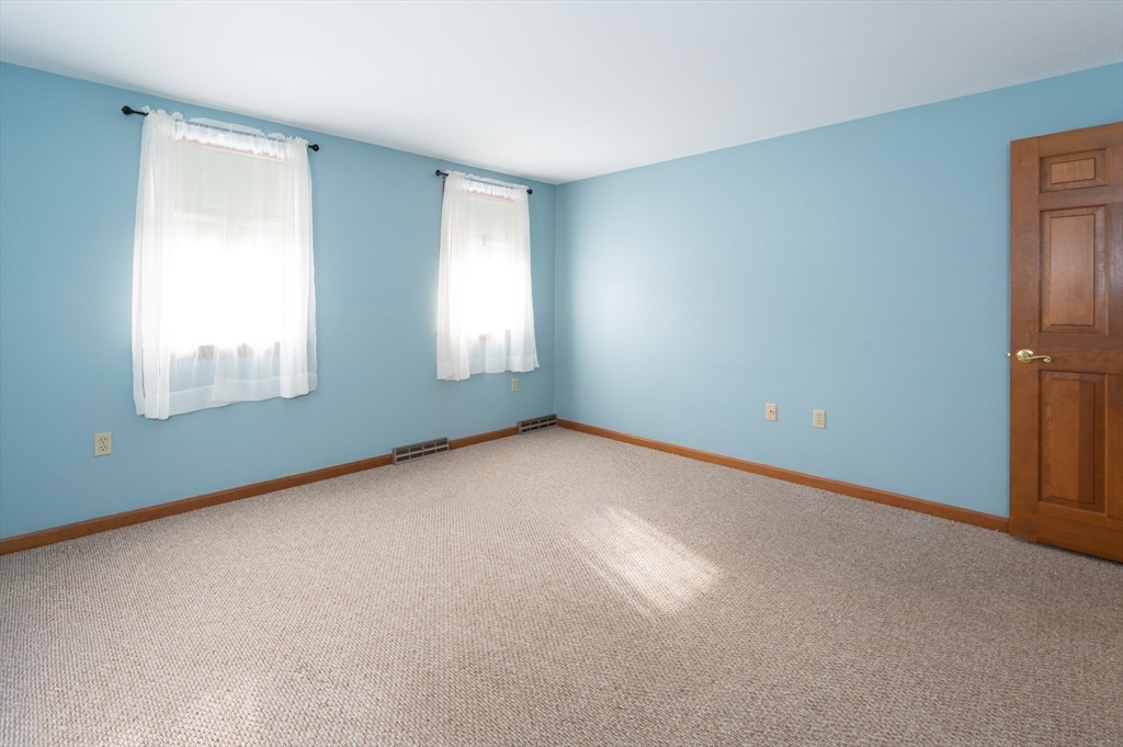 28 Bridal Path Road Dracut, MA 01826 - Photo 24 of 39