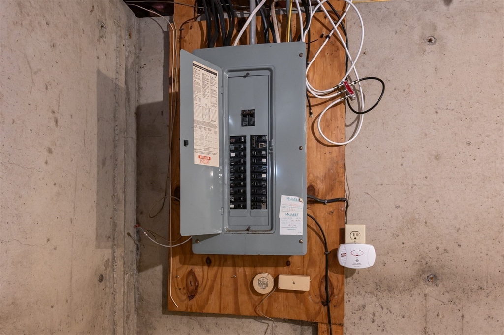 28 Bridal Path Road Dracut, MA 01826 - Photo 27 of 39