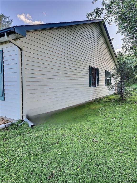 488 Kellwood Drive Extension Boone, NC 28607 - Photo 20 of 21 Side Yard View