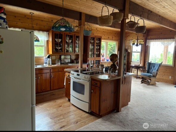 201 Crego Ridge Road Chehalis, WA 98532 - Photo 4 of 38 a view of a kitchen with appliances and cabinets