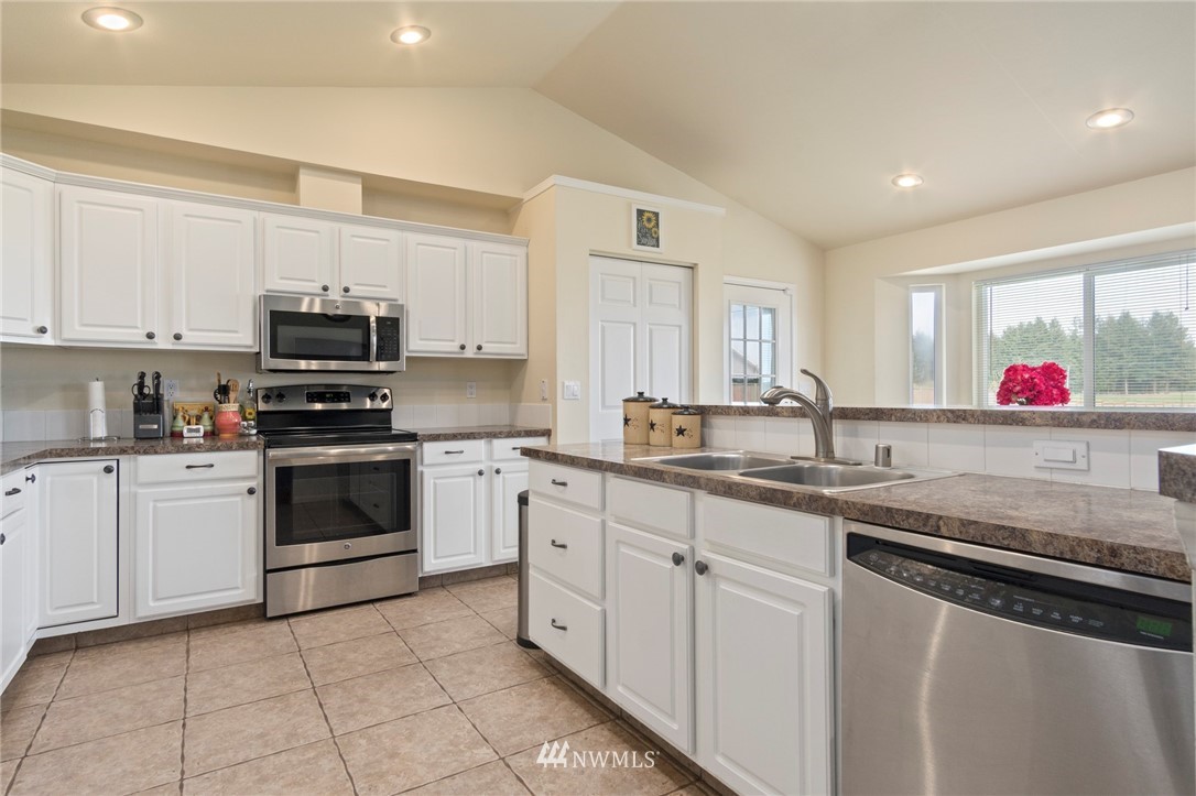 19348 Jutland Street Southwest Rochester, WA 98579 - Photo 8 of 22