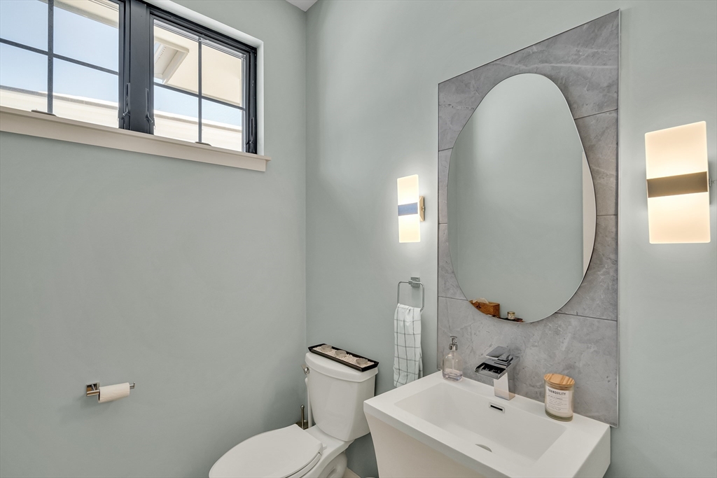 32 Lantern Lane Wellesley, MA 02481 - Photo 15 of 41