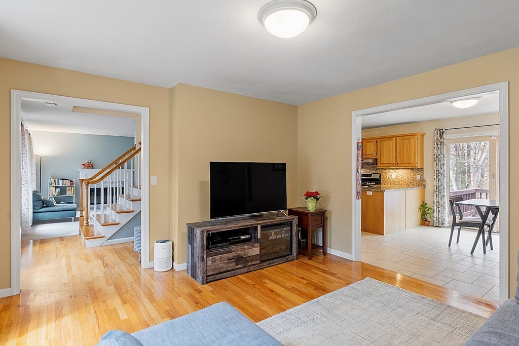 54 R Tenney Road Westford, MA 01886 - Photo 5 of 42