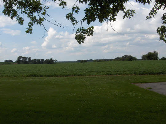 1712 Manchester Road South Beloit, IL 61080 - Photo 3 of 10 a view of a big yard